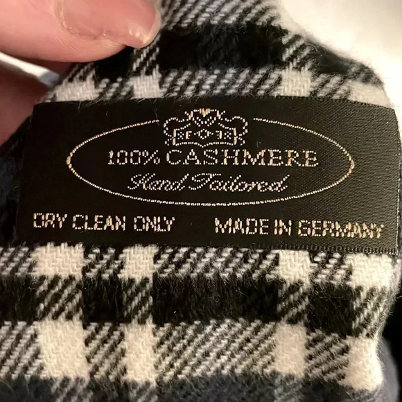 100% CASHMERE SCARF IN BLUE CHECK PLAID SOFT AND WARM 33x12 HAND TAILORED - Picture 8 of 8